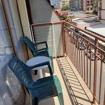 Central With A View شقة *